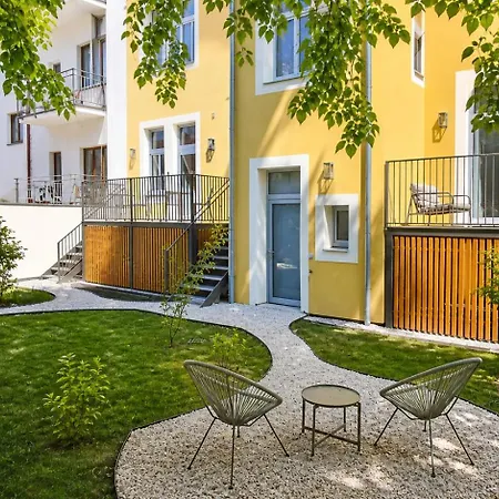 Noble Contrast - Vivien Apartment Ceske Budejovice